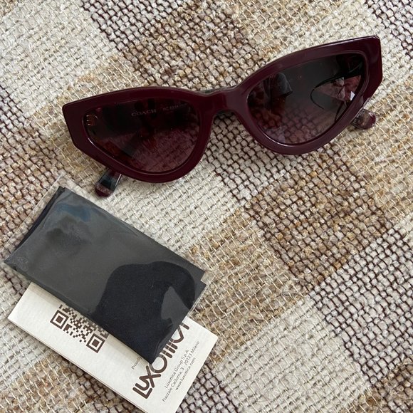 Coach sunglasses with a small pochette - Picture 13 of 13